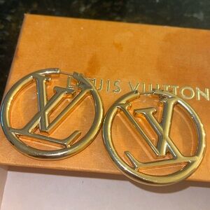 Louis Vuitton Louise hoop Gm earrings only worn one time